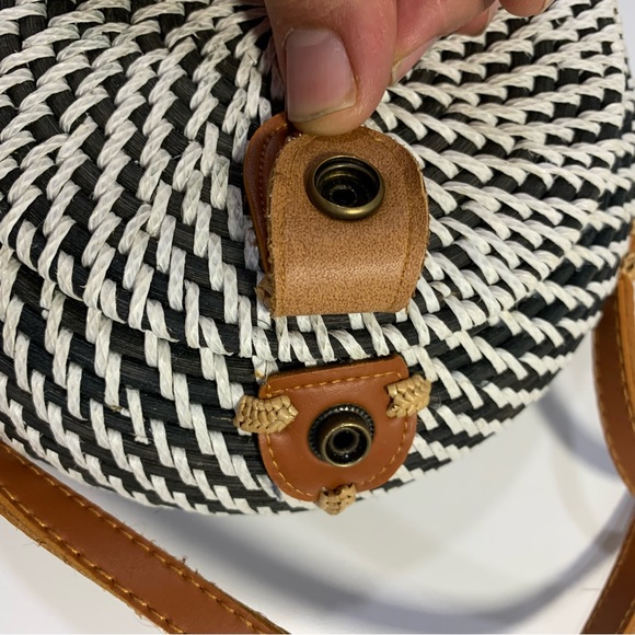 Anthropologie Black White Woven Rattan Circle Snap Round Purse Crossbody Bag - Picture 11 of 15